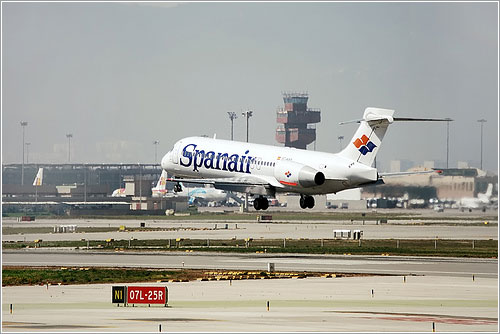 El Aeropuerto de Barcelona-El Prat reabre la pista transversal