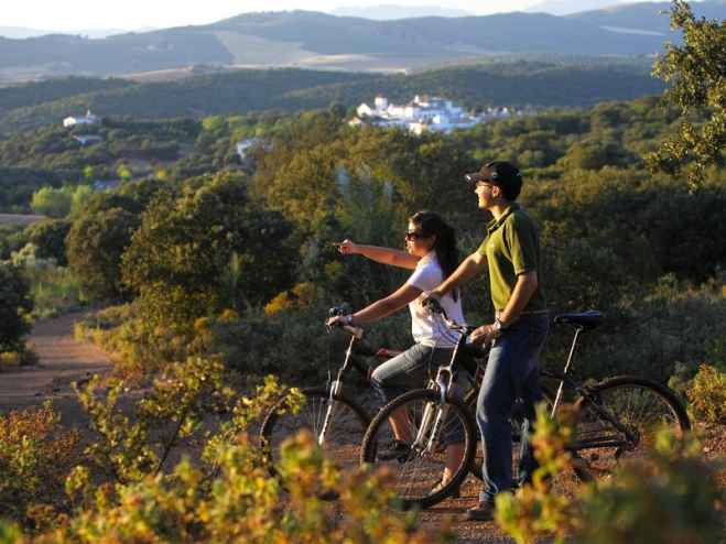 Barceló La Bobadilla presenta sus nuevas rutas en bicicleta