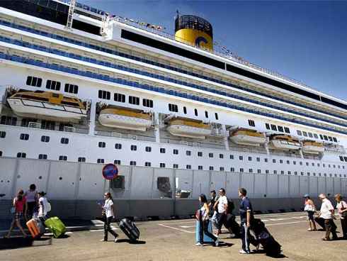 Costa Cruceros niega categricamente el rumor de trabajadores clandestinos a bordo.