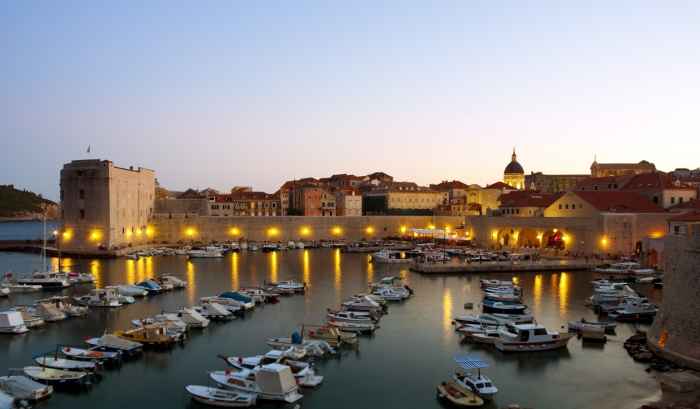 Editorial - Dubrovnik , La Perla del Adritico