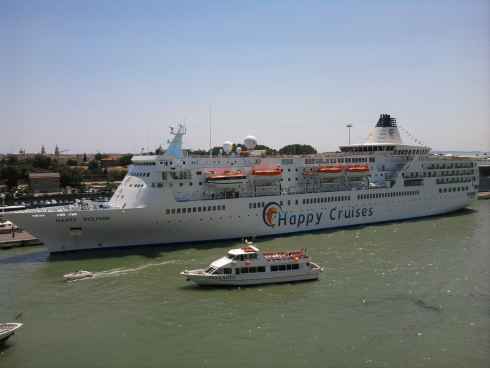 Happy Cruises, la naviera de cruceros espaola  cesa sus operaciones
