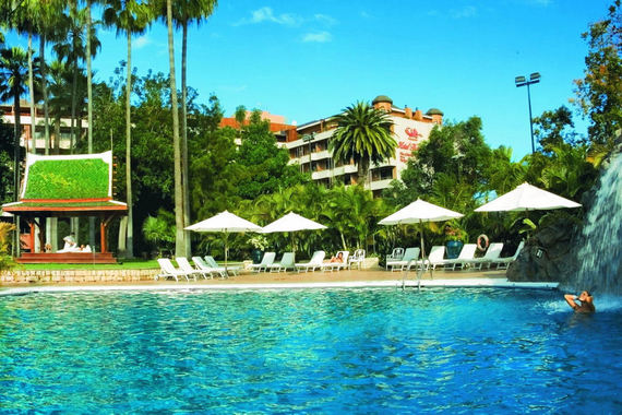 Hotel botánico -Islas Canarias zona piscina con cascada