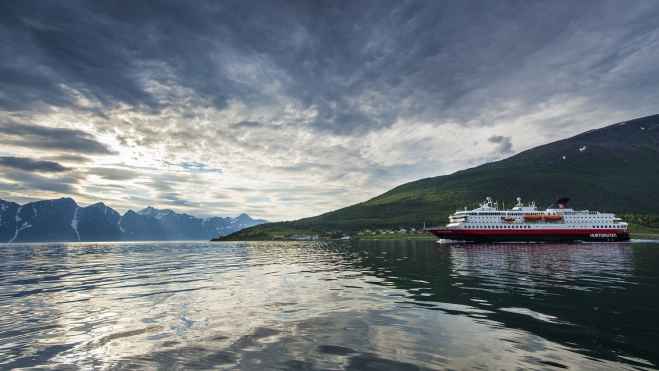 Un nuevo fiordo para el 2014, Hurtigruten visita el Lyngenfjord