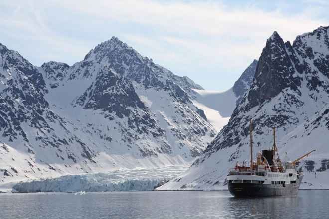 Hurtigruten presenta nuevas rutas por el archipilago de Svalbard