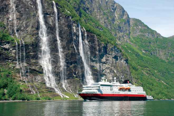 Hurtigruten presenta los cruceros 2015-2016 por  rutas noruegas