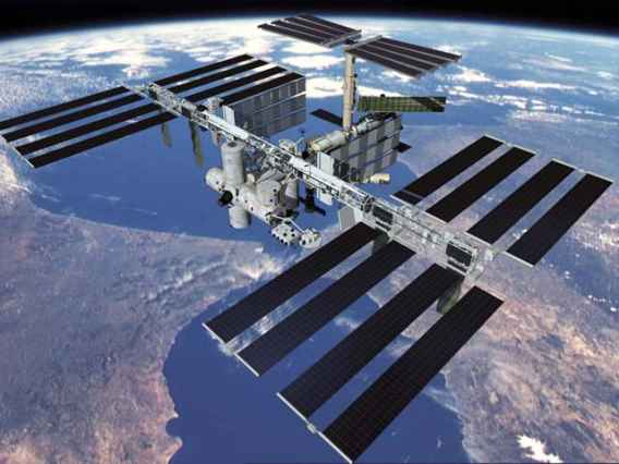 Tripulacin de la ISS se refugia ante amenaza de basura espacial