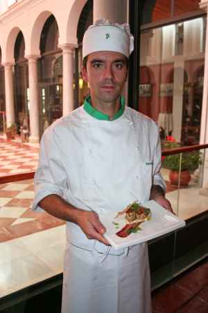 El Jefe de Cocina del Parador de Antequera gana el tercer premio del VII Certamen de Cocina