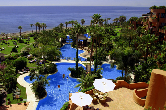 Kempinski Hotel Bahía invita a vivir la naturaleza con su maravilloso huerto privado al borde del mar.