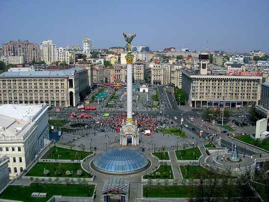 Leigh Turner Embajador del Reino Unido destaca las ciudades de Ucrania como destinos