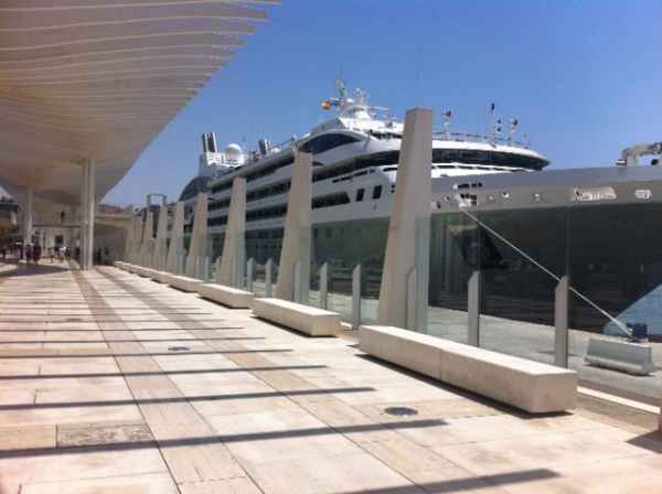 El crucero de lujo Le Soléal visitó el Puerto de Málaga