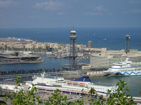 Balance de cruceros y mercaderias en el Puerto de Barcelona durante el primer semestre