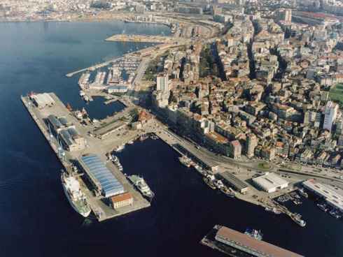 El Puerto de Vigo protagoniza el primer embarque de equipos eólicos de nueva generación