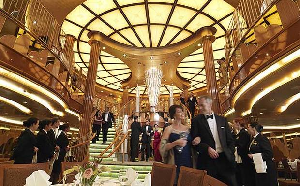 El atrio del crucero Queen Elizabeth premiado como el mejor del mundo