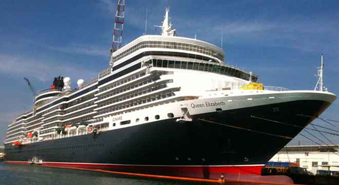 El buque Queen Elizabeth de la naviera Cunard visita Abu Dhabi