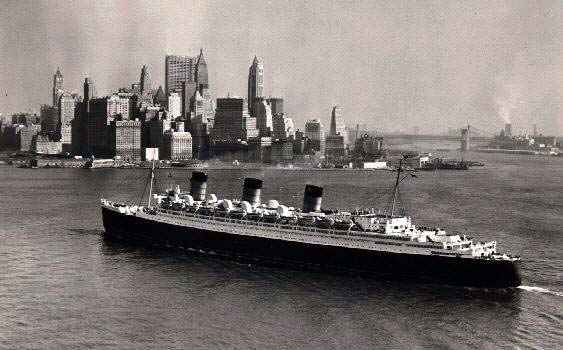 Queen Mary 2  y Queen Mary, 2 leyendas, Nueva York y 77 años