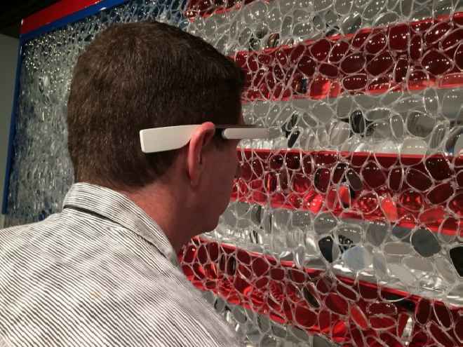 “Retrato de America” por David Datuna, con Google Glass