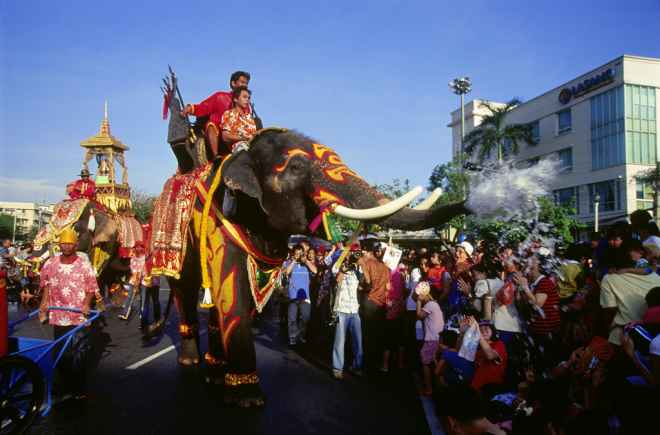 Tailandia da la bienvenida al año 2.557 con el Songkran