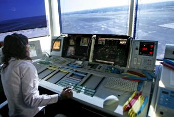Seis empresas presentan sus ofertas para prestar el servicio de control de torre en 13 aeropuertos