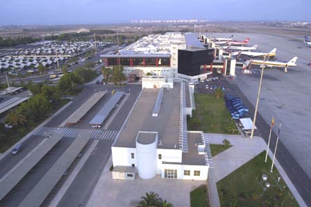 Gran acogida del espacio ONGs en el Aeropuerto de Alicante