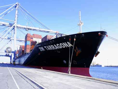 El Puerto de Tarragona recibe al buque de contenedores ZIM TARRAGONA