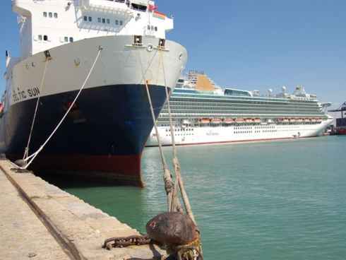 El Puerto de la Bahía de Cádiz acogió a  cinco cruceros y nueve cargueros