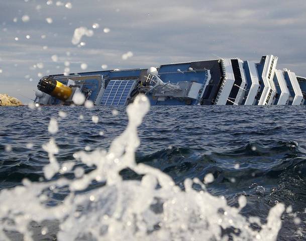 El Costa Concordia puede tardar  10 meses en ser retirado. Video Youtube