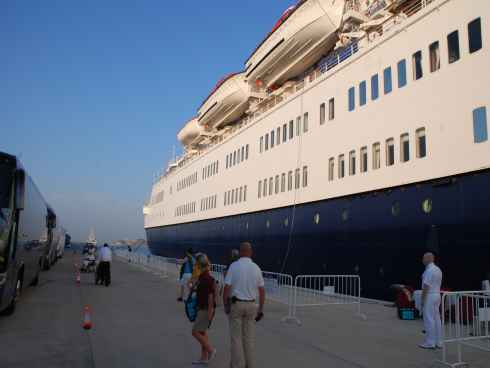 El  crucero 'Saga Ruby' estrena la nueva recepcin de cruceros en el Puerto Tarragona