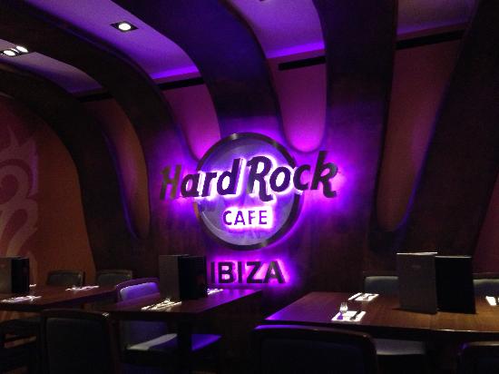 Hard Rock Ibiza presenta a Macaco y Dover en su inauguración