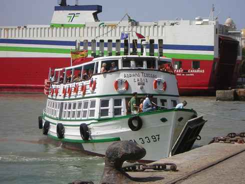 La Autoridad Portuaria de la Bahía de Cádiz recibe el plan de reflotamiento de El Vaporcito