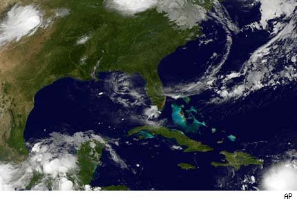 La tormenta tropical Emily obliga a desviar varios cruceros por el Caribe